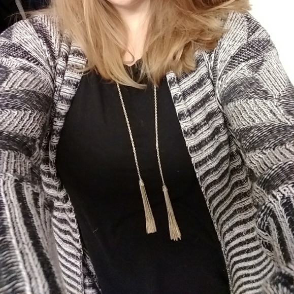 Goldtone tassel open necklace - Picture 2 of 3